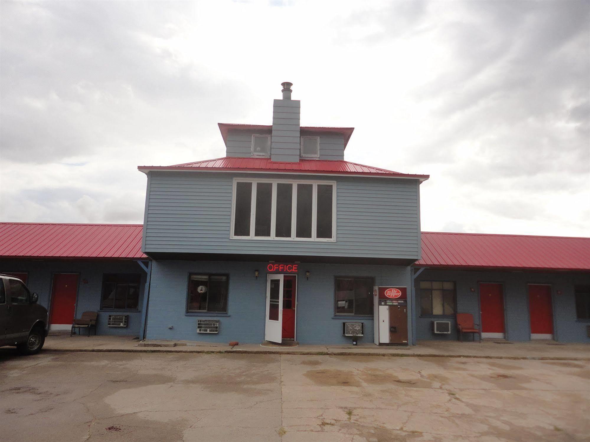 Empire Motel Saint Francis Exterior photo